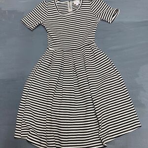 LuLaRoe Fem Punk Black And White Striped Dress Sleeves and Zipper in Back